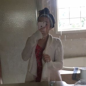 🎀• WHITE WITH GOLD CARDIGAN•🎀